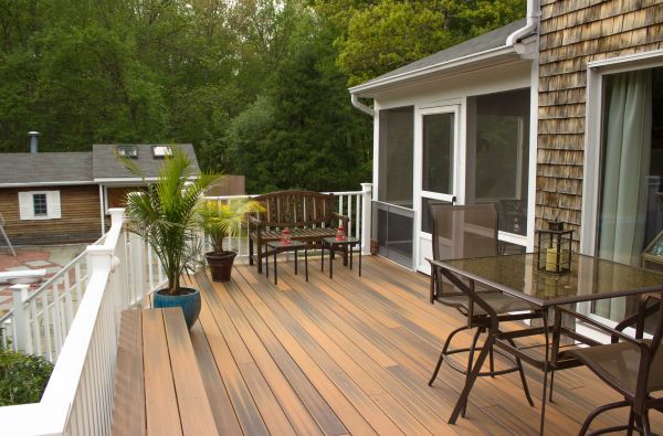 Decking Service in Valencia
