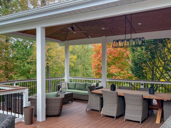 Cost of Deck Enclosure Construction in Valencia