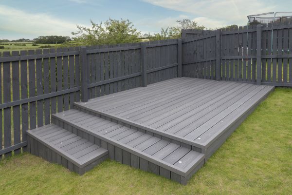 Cost of Vinyl Deck Construction in Valencia