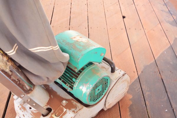Cedar Deck Sanding in Valencia